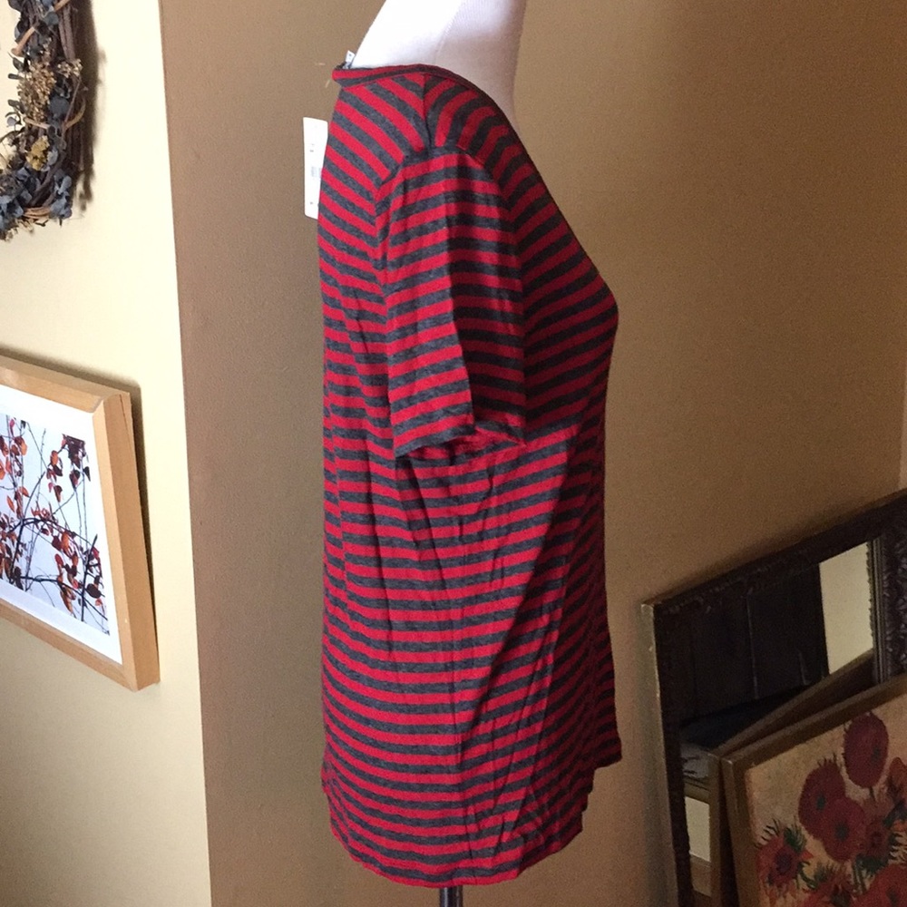 SPLENDID Size SMALL V-Neck Striped Tee Cozy Thin-Stripe Red/Gray $48 NEW - Picture 3 of 8